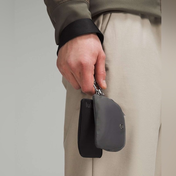 32🆕🖤 Lululemon Dual Pouch Wristlet - Black/Traverse Grey - Picture 2 of 6